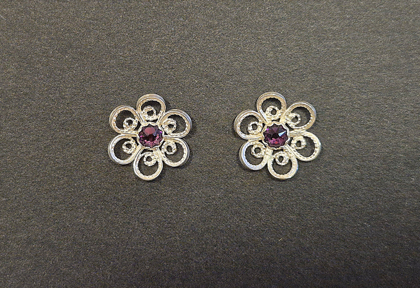 Filigran blomst m/lilla swarovski