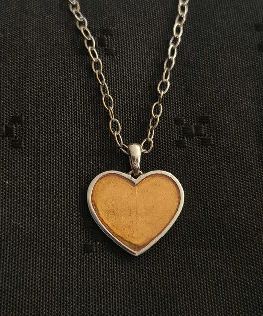 Oransje emalje sølvhjerte anheng m/kjede