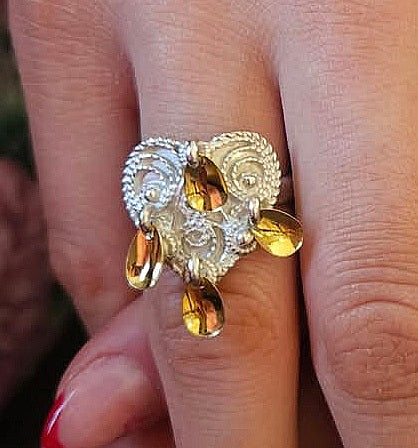 Filigranhjerte ring m/forgylt dråpeløv