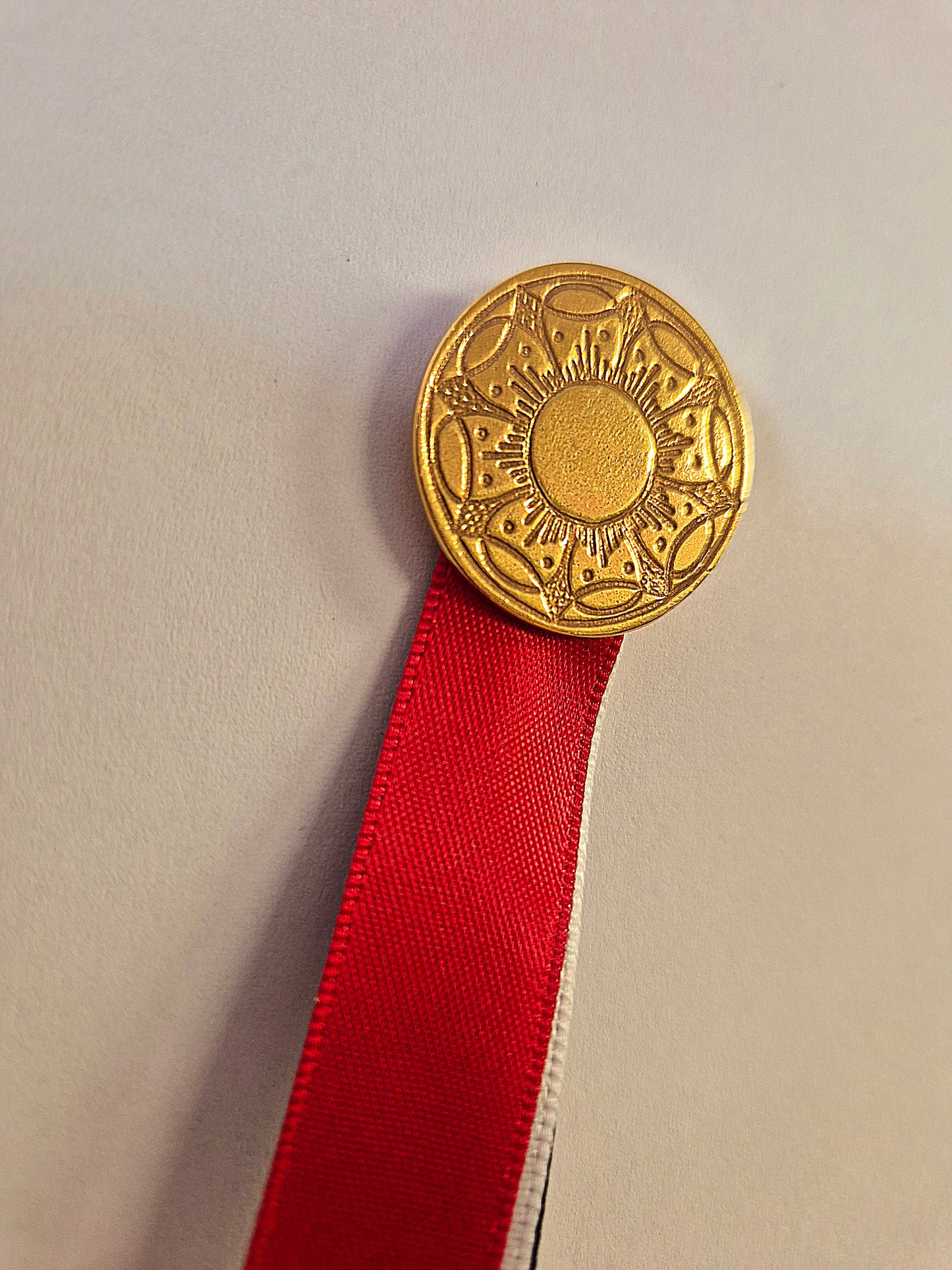 17.mai sløyfe Knapp forgylt